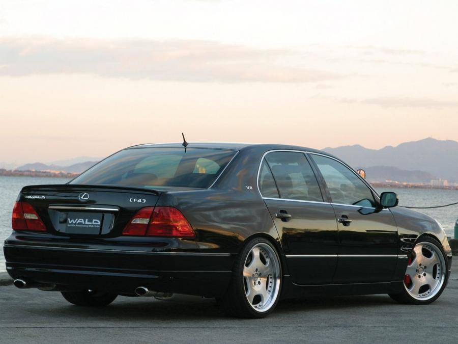  Lexus LS430 by Wald 2000 года  (фото 2 из 13)